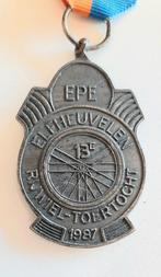 Oude Medaille van fietstocht: ELF HEUVELEN RIJWIEL TOERTOCHT, Verzenden, Overige materialen