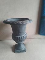 Donkergrijze cementen siervaas, Ophalen of Verzenden, Zo goed als nieuw, Steen