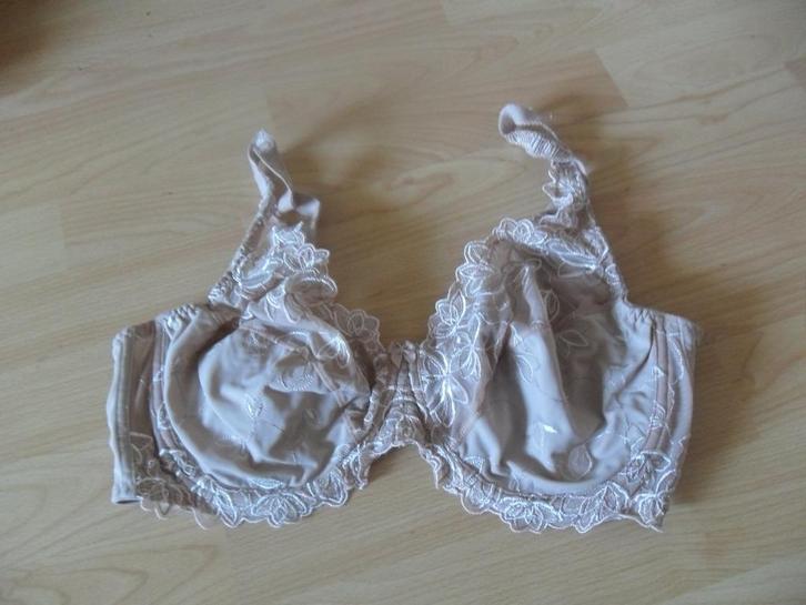 DIVA BH,s Maat 85 D en 85 E diverse kleuren zgan en ook evt, Kleding | Dames, Ondergoed en Lingerie, BH, Overige kleuren, Ophalen of Verzenden