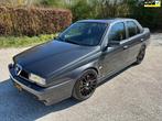 Alfa Romeo 155 3.0 V6 Zeer nette auto, Auto's, Gebruikt, Zwart, 1350 kg, Leder en Stof