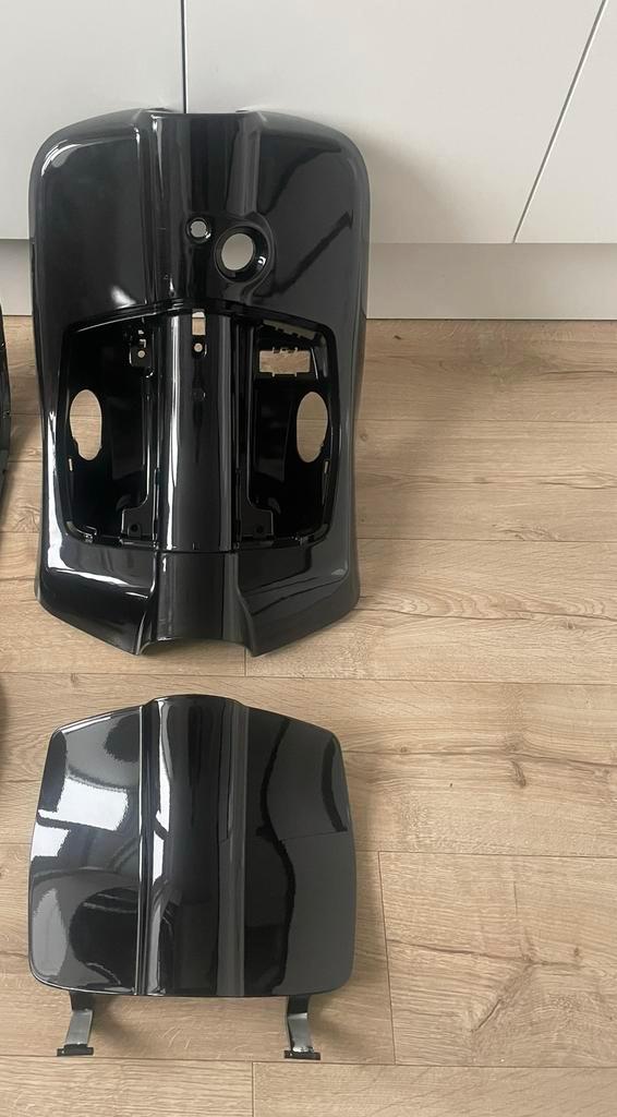 Vespa sprint/primavera beenschild glanszwart gloednieuw, Motoren, Tuning en Styling, Ophalen of Verzenden