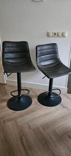 2 barkrukken in slechte staat, Ophalen, Gebruikt, 60 tot 90 cm, In hoogte verstelbaar