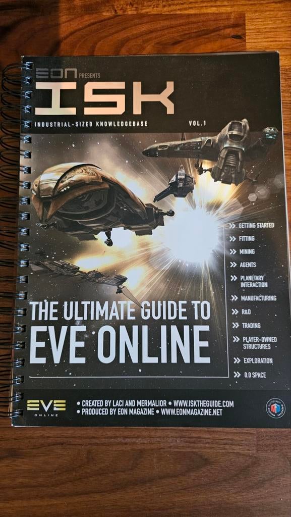 Eve Online Ultimate Guide Vol. 1 - Verzamelaarsobject, Ophalen of Verzenden, Zo goed als nieuw