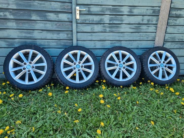 Lichtmetalen sportvelgen met Allweather-Allseason banden 17", Auto-onderdelen, Banden en Velgen, Banden en Velgen, All Season