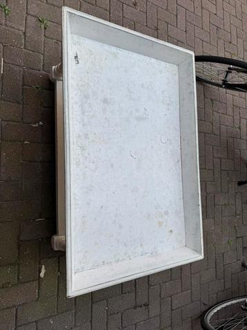 Antieke houten salontafel van Di Alma met opknapwerk beschikbaar voor biedingen