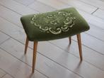 RETRO VINTAGE voetenbankje, Huis en Inrichting, Minder dan 50 cm, Gebruikt, 50 tot 75 cm, Ophalen of Verzenden