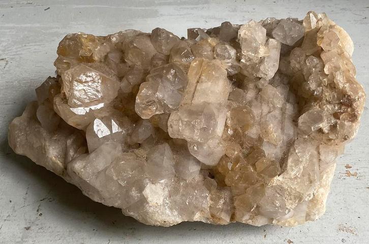 XL bergkristal cluster Congo *tres jolie Duiven*, Verzamelen, Mineralen en Fossielen, Ophalen of Verzenden