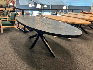 Zwarte ovale tafel 220x100x77 nu 299,- beschikbaar voor biedingen