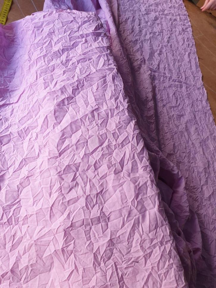 Mooie roze kreukelstof, Hobby en Vrije tijd, Stoffen en Lappen, Zo goed als nieuw, Katoen, 120 cm of meer, 200 cm of meer, Ophalen