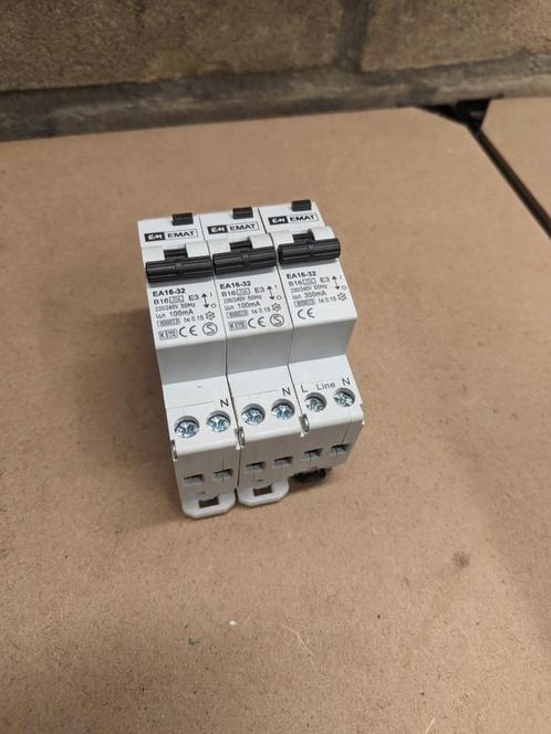 3x Elektramat / EMAT EA16-32, Hobby en Vrije tijd, Elektronica-componenten, Zo goed als nieuw, Ophalen of Verzenden