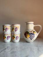 Vintage druivenkan, met 4 mokjes AnnaNina style, Keramiek, Overige typen, Ophalen of Verzenden, Zo goed als nieuw