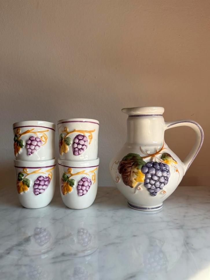 Vintage druivenkan, met 4 mokjes AnnaNina style, Huis en Inrichting, Keuken | Servies, Zo goed als nieuw, Overige typen, Overige stijlen