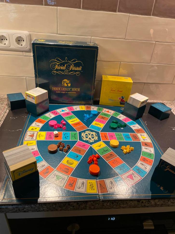 Trivial Pursuit + Disney Miniset, Hobby en Vrije tijd, Gezelschapsspellen | Bordspellen, Zo goed als nieuw, Vijf spelers of meer