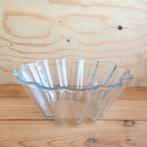 Pyrex glazen ovenschaal gecanneleerd lichtblauw, Ophalen of Verzenden, Zo goed als nieuw