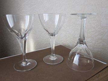 Zes mooie kristal aperitief glazen - geslepen facetten beschikbaar voor biedingen