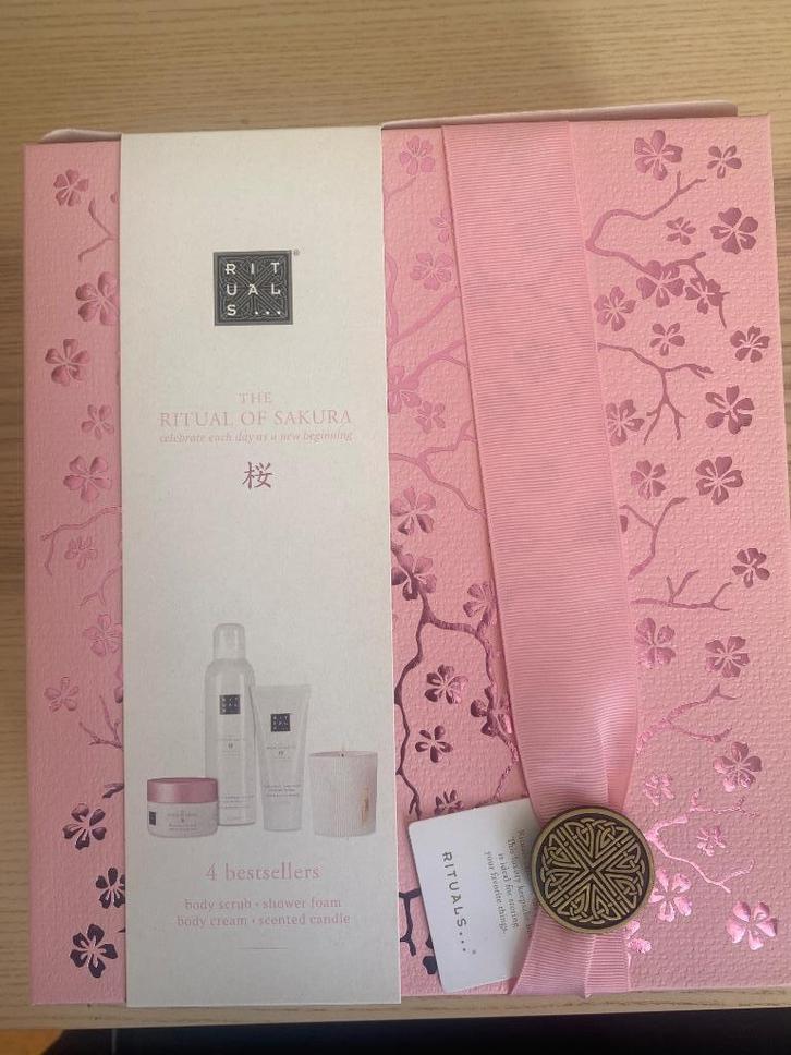 Rituals giftset (the ritual of sakura), Sieraden, Tassen en Uiterlijk, Uiterlijk | Lichaamsverzorging, Nieuw, Bad & Douche, Ophalen of Verzenden