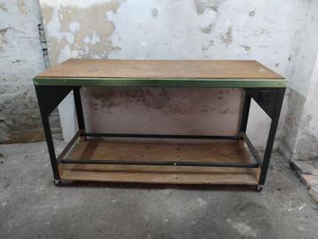 Werktafel, werkbank, inpaktafel beschikbaar voor biedingen