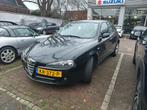 Alfa Romeo 147 1.6 T.SPARK PROGRESSION met APK tot 21-1-26, Auto's, Alfa Romeo, Voorwielaandrijving, Stof, Gebruikt, Zwart
