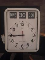 Twemco Kalender Klok, Ophalen of Verzenden, Zo goed als nieuw, Wandklok