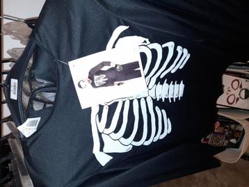 Skelet shirt beschikbaar voor biedingen