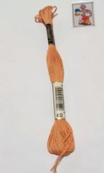 DMC mouline, oranje 402, Mulhouse, France, Ophalen of Verzenden, Borduurgaren of Zijde, DMC