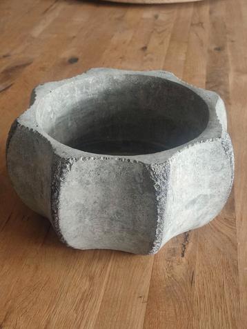 PTMD Bloempot /stoer design/beton/schaal/bak/sober beschikbaar voor biedingen