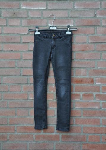 spijkerbroek 134, broek 134, kinderkleding 134,jeans 134,  beschikbaar voor biedingen