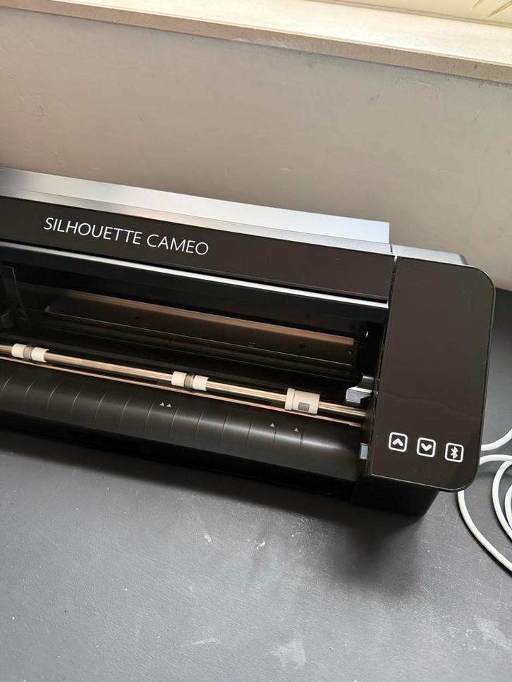 Silhouette Cameo 4 - Weinig gebruikt! (Plotter machine), Hobby en Vrije tijd, Scrapbooking, Zo goed als nieuw, Slicemachine of Snijmachine
