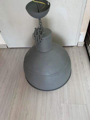 Industriele hanglamp beschikbaar voor biedingen