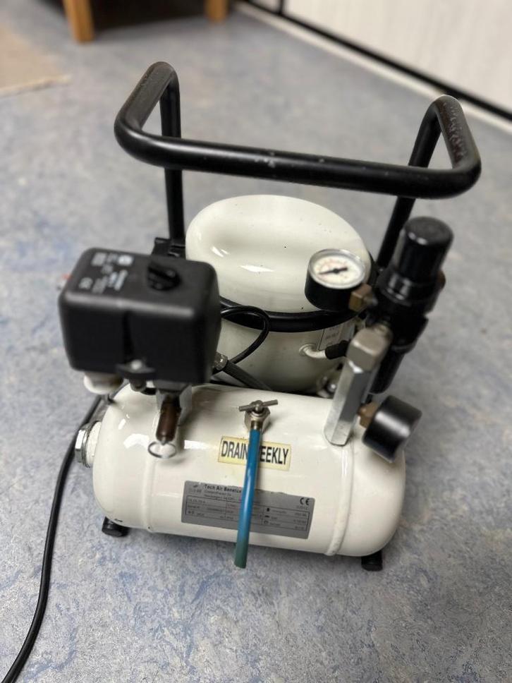 Jun-air fluisterstille Compressor Tech-Air TA OL 18-4, Doe-het-zelf en Verbouw, Compressors, Zo goed als nieuw, 6 tot 10 bar, Minder dan 25 liter