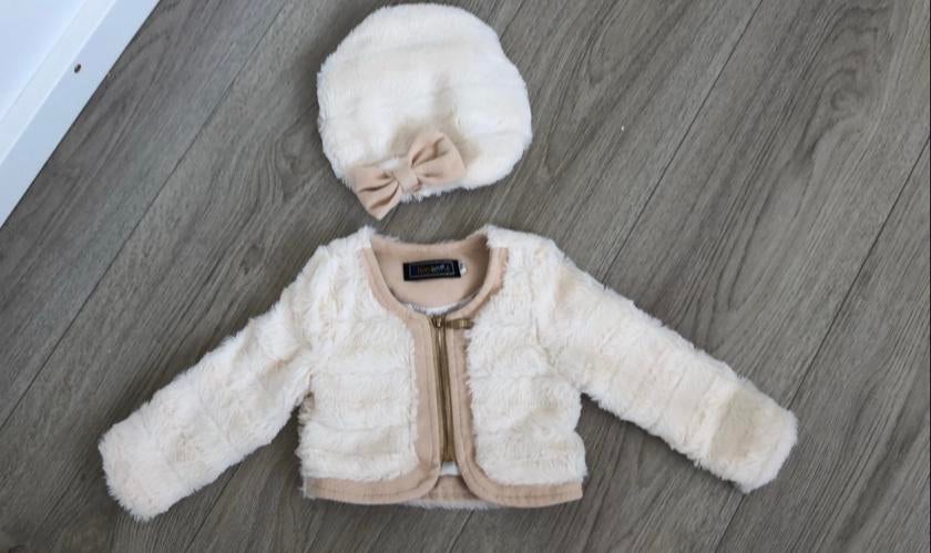 Schattig bont jasje vestje met bijpassende baret 68/74, Ophalen of Verzenden, Zo goed als nieuw