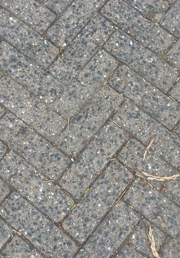 gebruikte betonne dikformaten heide rood beschikbaar voor biedingen
