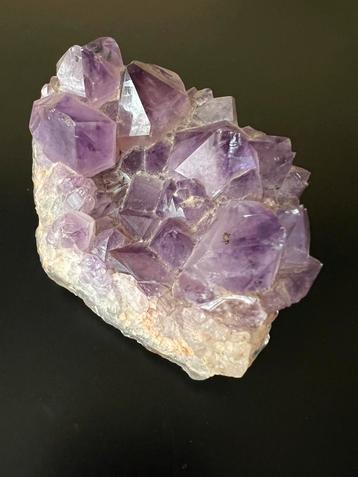 Amethist cluster beschikbaar voor biedingen