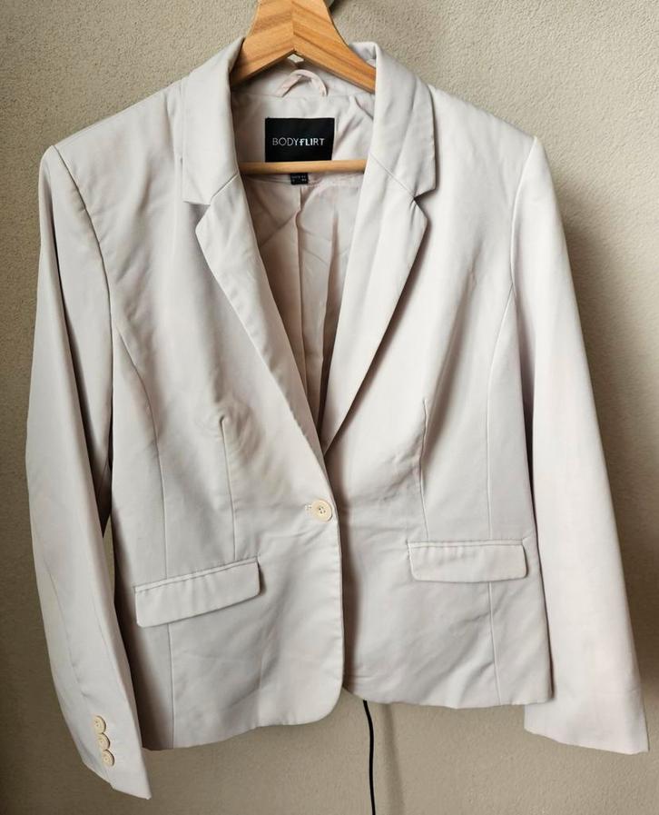 Bodyflirt Beige Blazerjasje Maat 42, Kleding | Dames, Jasjes, Kostuums en Pakken, Zo goed als nieuw, Jasje, Maat 42/44 (L), Beige