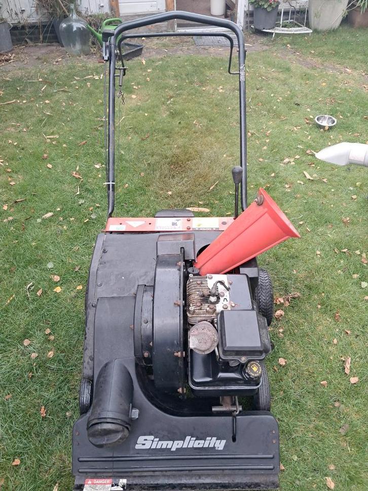 Bladzuiger (rijdend)  & Versnipperaar - Briggs&Stratton, Tuin en Terras, Bladblazers, Gebruikt, Handgedragen, Benzine, Met opvangzak