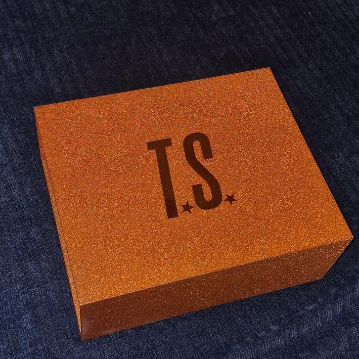 xs-s Taylor Swift The life of a showgirl cardigan, Kleding | Dames, Truien en Vesten, Nieuw, Maat 36 (S), Oranje, Verzenden