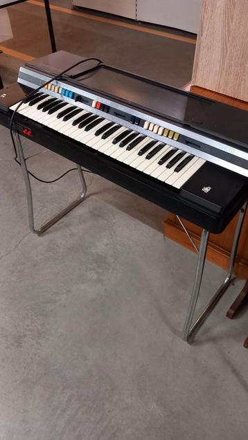 Vintage Keyboard met Standaard beschikbaar voor biedingen