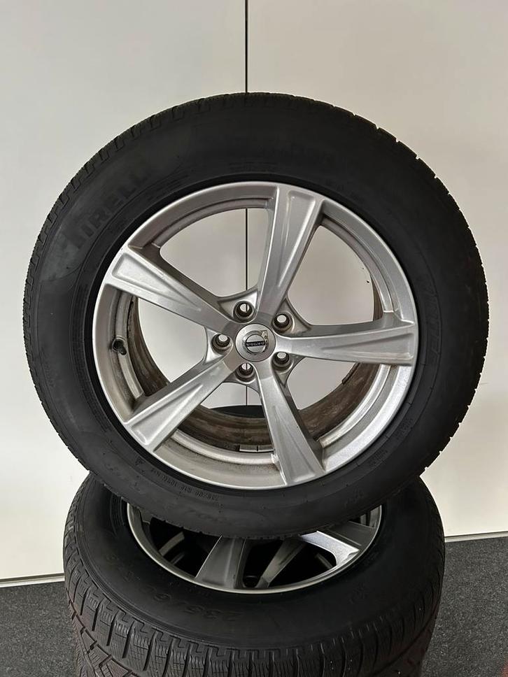 18 inch Volvo XC90 velgen + Pirelli Scorpion winterbanden, Auto-onderdelen, Banden en Velgen, Banden en Velgen, Winterbanden, 18 inch