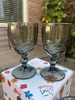 4 wijnglazen, donker glas, Verzamelen, Glas en Borrelglaasjes, Ophalen, Nieuw, Overige typen