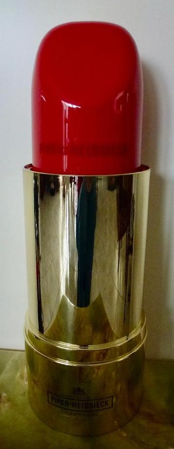 Piper Heidsieck Oversized Lipstick Champagne koeler. beschikbaar voor biedingen
