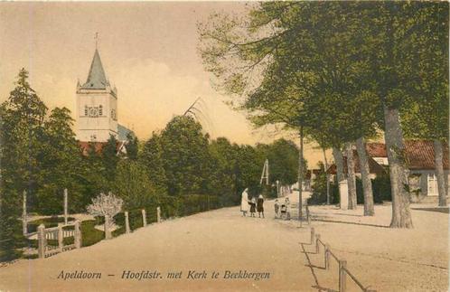 (300-497-043) Apeldoorn Hoofdstr met Kerk te Beekbergen, Verzamelen, Ansichtkaarten | Nederland, Gelderland, Verzenden