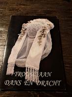 Trouw aan dans en dracht., Ophalen of Verzenden, Gelezen, Onbekend