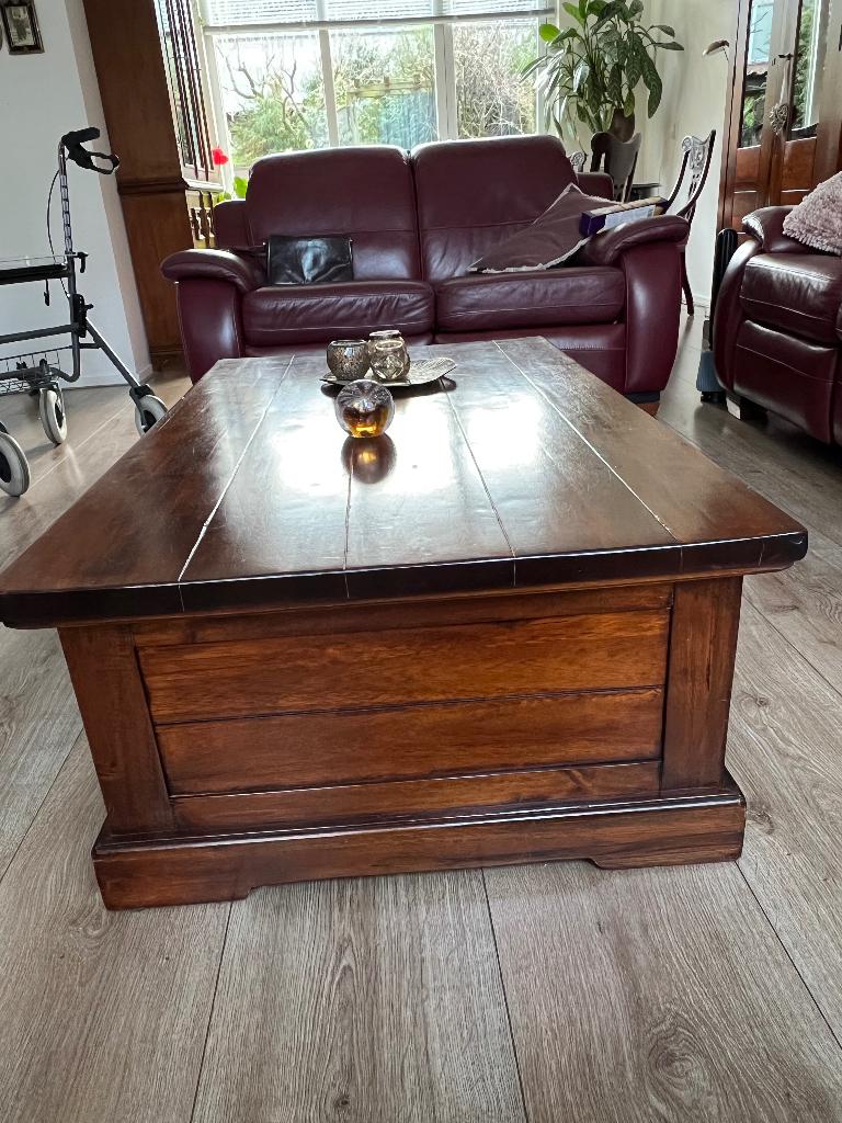 Massief salontafel van acacia hout z.g.a.n., Ophalen, 100 tot 150 cm, 50 tot 100 cm, Zo goed als nieuw
