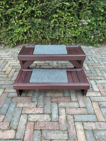 Opstapje voor jacuzzi. beschikbaar voor biedingen