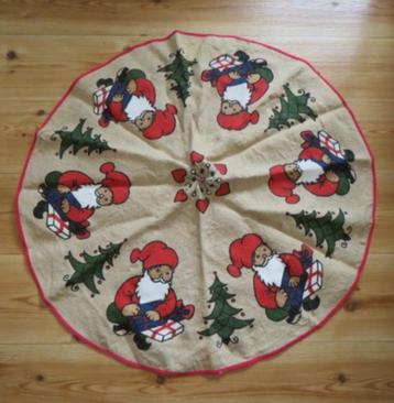 Vintage Zweeds kerstkleed rond jute jultomtar en kerstbomen beschikbaar voor biedingen