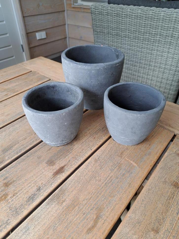 Bloempot voor binnen grijs, Tuin en Terras, Bloempotten, Gebruikt, Aardewerk, Binnen, Minder dan 40 cm, Minder dan 25 cm, Rond