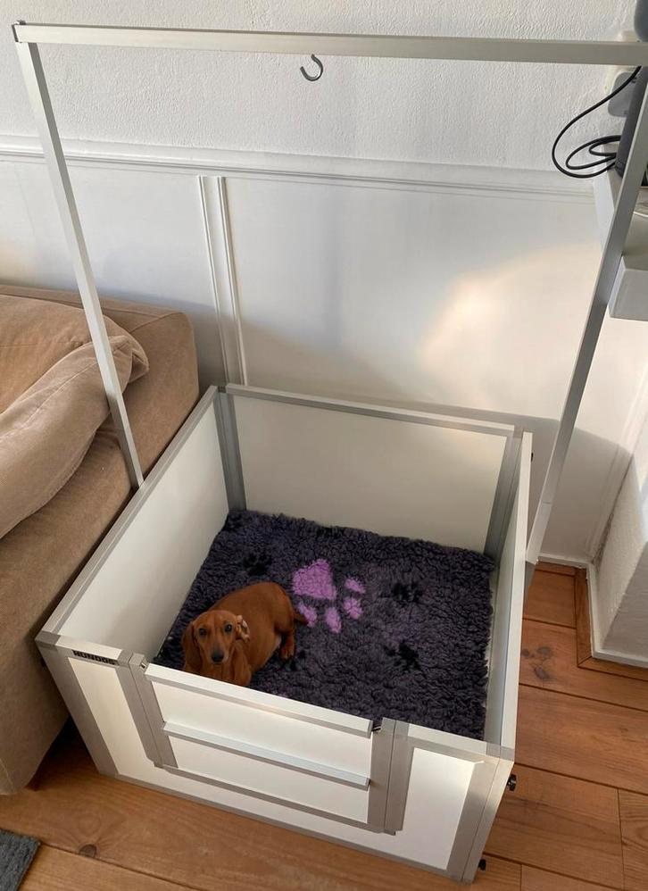 Hundos werpkist maat M, Dieren en Toebehoren, Hondenbenches, Zo goed als nieuw, Ophalen