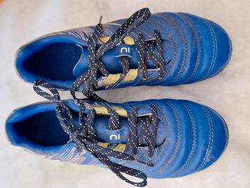 Voetbalschoenen beschikbaar voor biedingen