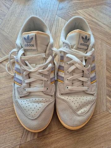 Vintage model Adidas Centennial sneaker lila / oker maat 41 beschikbaar voor biedingen