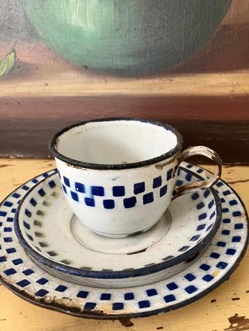 Emaille blauw wit geblokt  beschikbaar voor biedingen